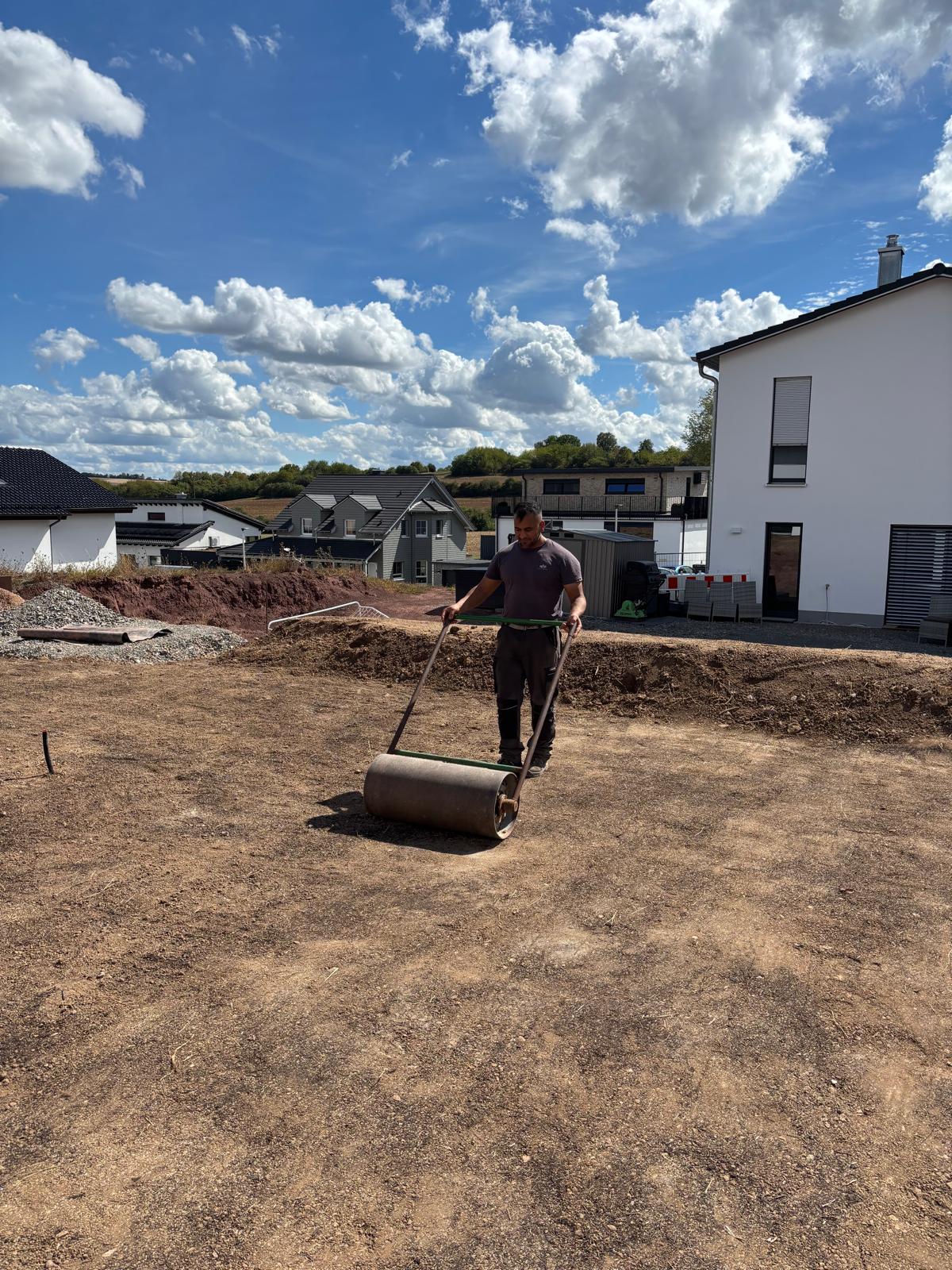 Watan Gartenservice aus Höpfingen bei der Arbeit